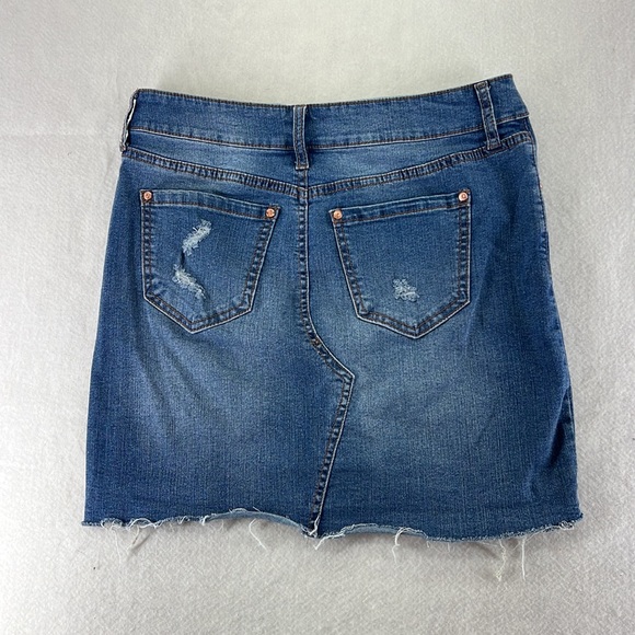 Celebrity Pink Blue Jean Mini Skirt Distressed Juniors Size 7 28 - Picture 2 of 6